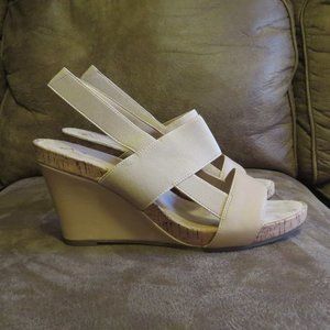 Aerosoles Bone Plush Beige Wedge Heels 11M EUC